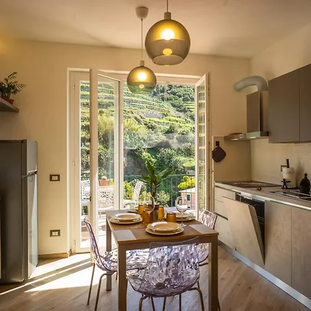 Macaia Family With Ac * ורנאצה