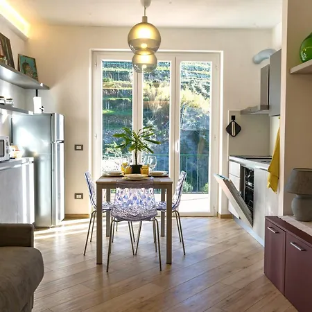 Macaia Family With Ac ורנאצה