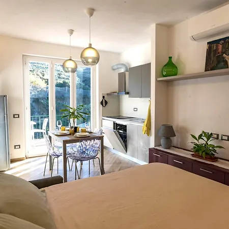 Macaia Family With Ac * ורנאצה