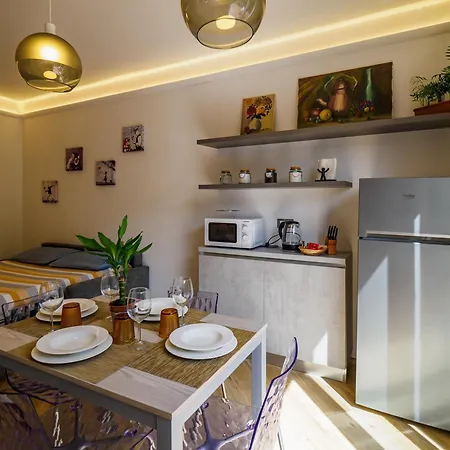 Macaia Family With Ac