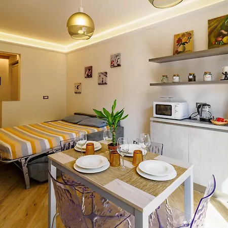 Macaia Family With Ac * 베르나차