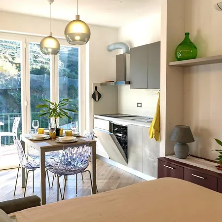 Macaia Family With Ac 베르나차