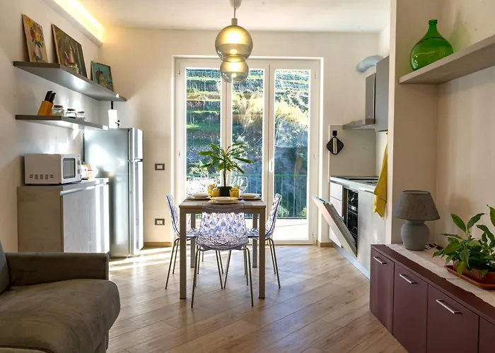 Macaia Family With Ac Vernazza