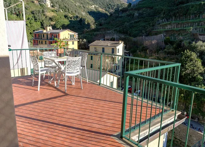 Macaia Family With Ac Vernazza